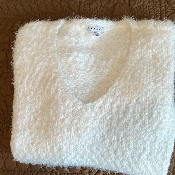 Beautiful Tribal Ivory Sweater - Picture 7 of 11